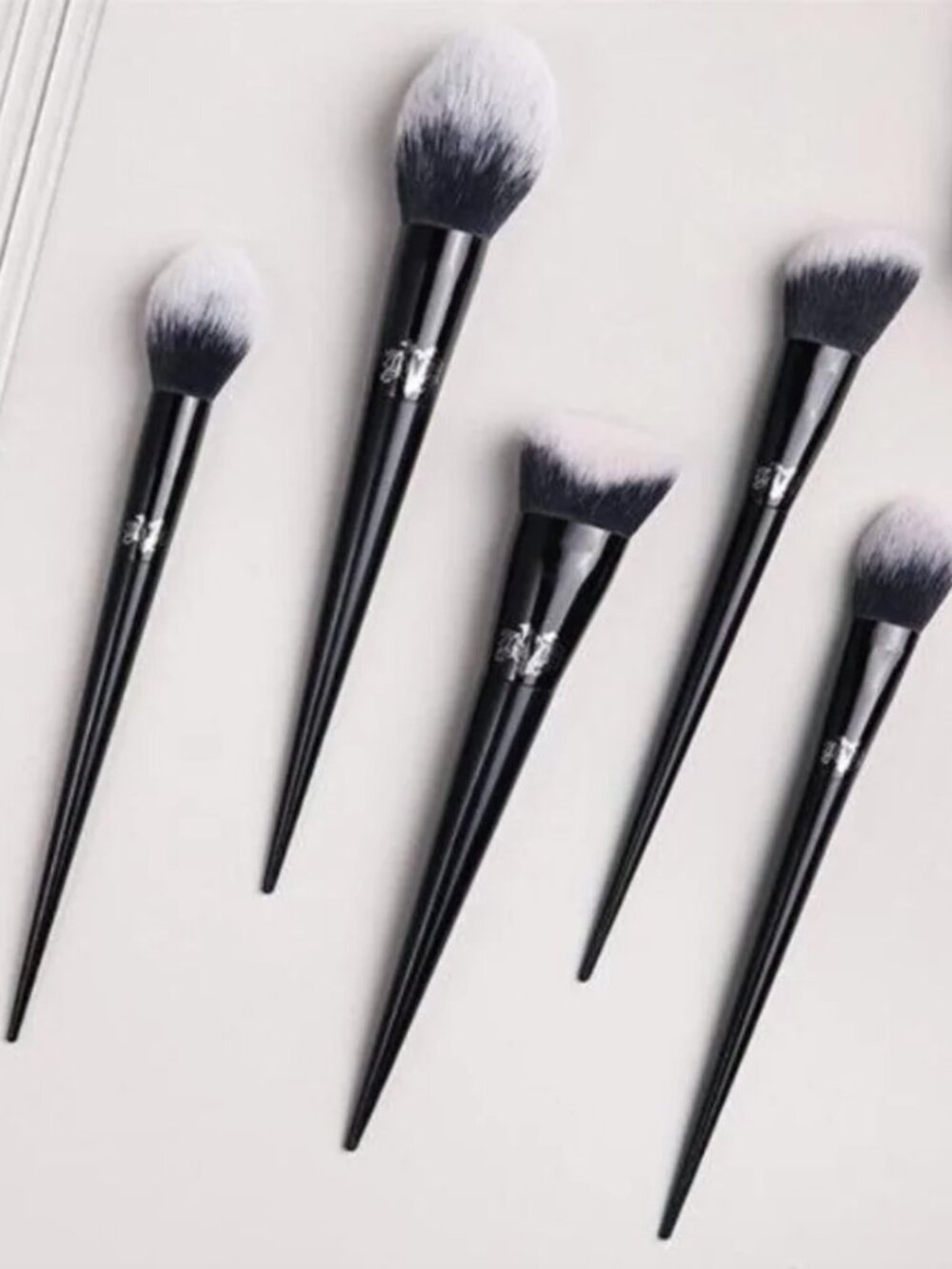 Kat Von D  Makeup Brush Set & Kit Foundation Blush Highlight Concealer NWT - Picture 2 of 6